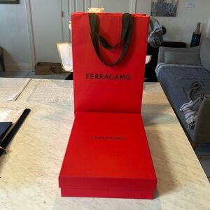 ♥️▪️♦️WOW FERRAGAMO BOX+ SHOPPING BAG 🔻🔳♥️05/14/24.